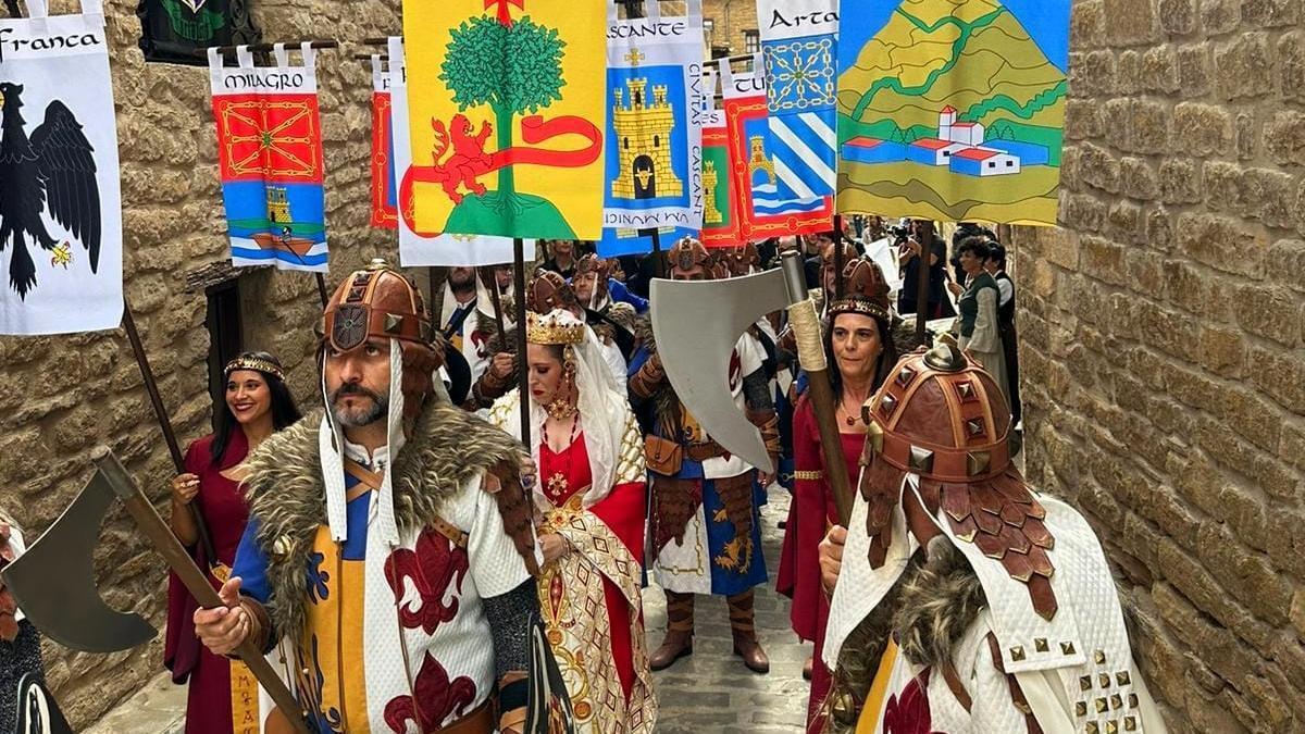 Desfile del Grupo de Caballeros y Damas de Navarra