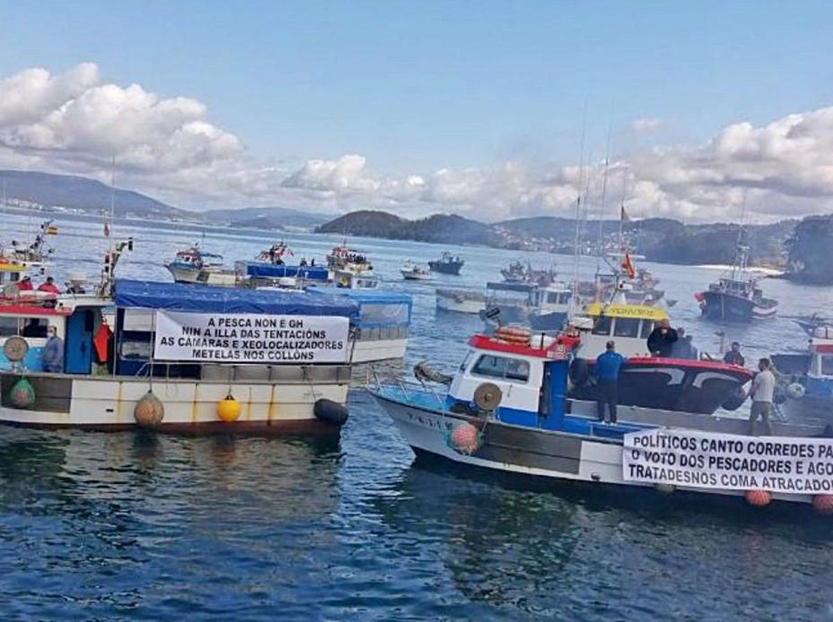 Protesta de barcos de Bueu el pasado día 26.   | // G.N.