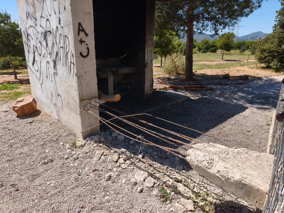 Así está una zona de paelleros de Sagunt Así está una zona de paelleros de Sagunt