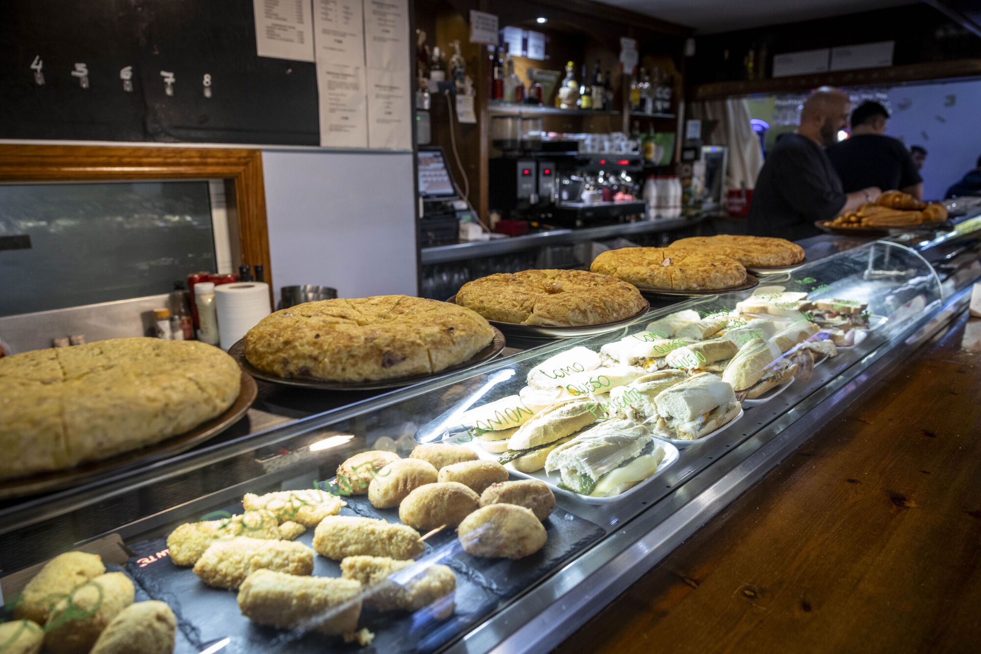 En imágenes | El Rincón de Baro, el bar del Actur que se ha hecho viral por sus tortillas de sabores