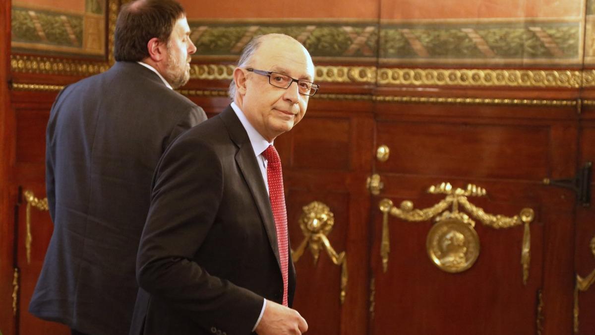 Cristóbal Montoro, junto a Oriol Junqueras, en la reunión que mantuvieron el pasado 18 de marzo en Madrid.