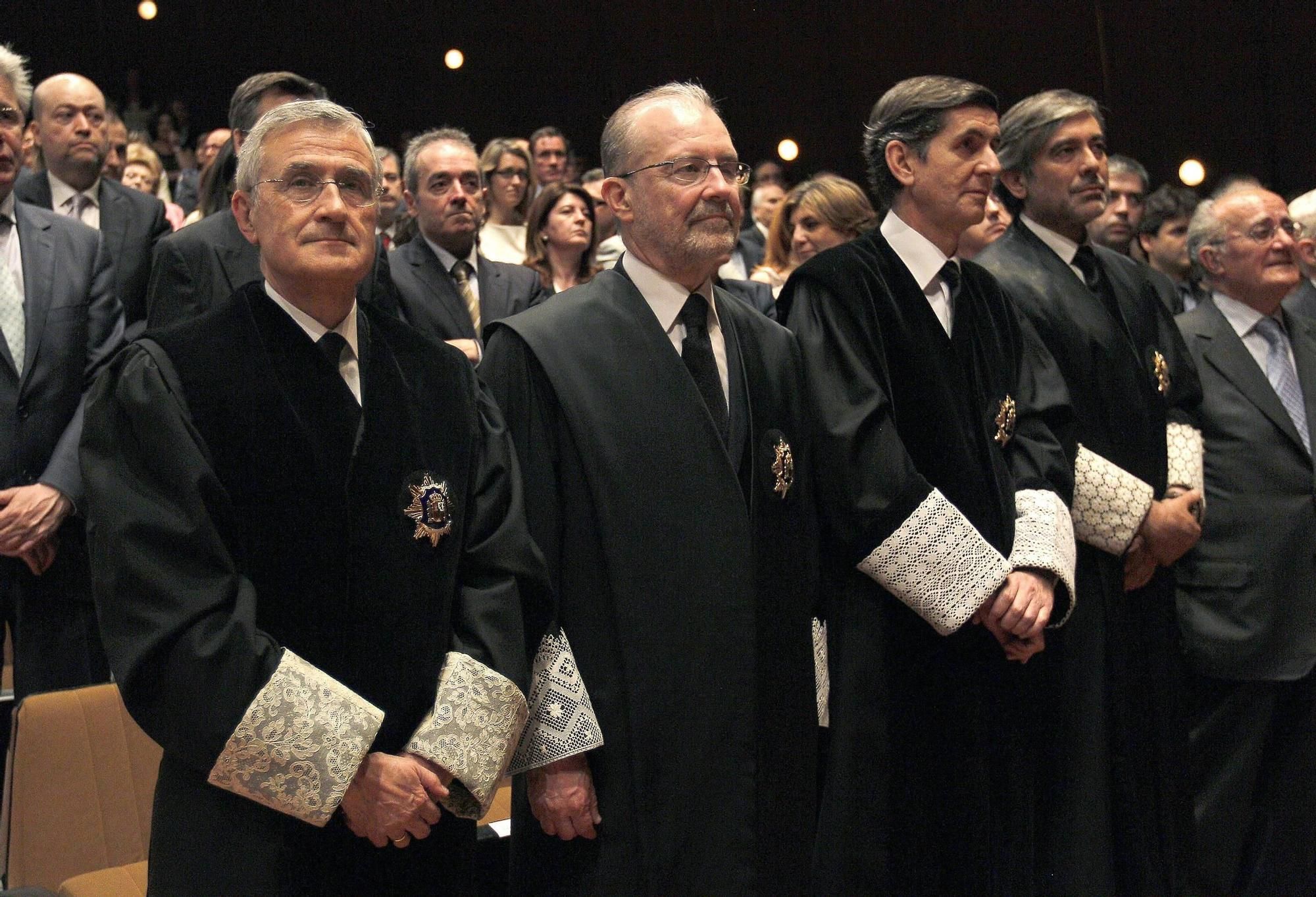 Santiago Martínez-Vares García, Juan Antonio Xiol Ríos, Pedro González Trevijano y Enrique López.