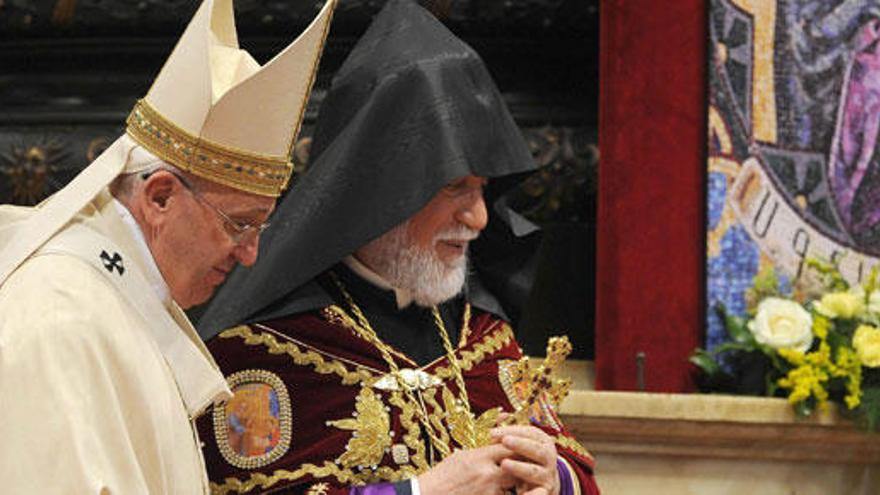 El Papa, junto al líder religioso armenio.