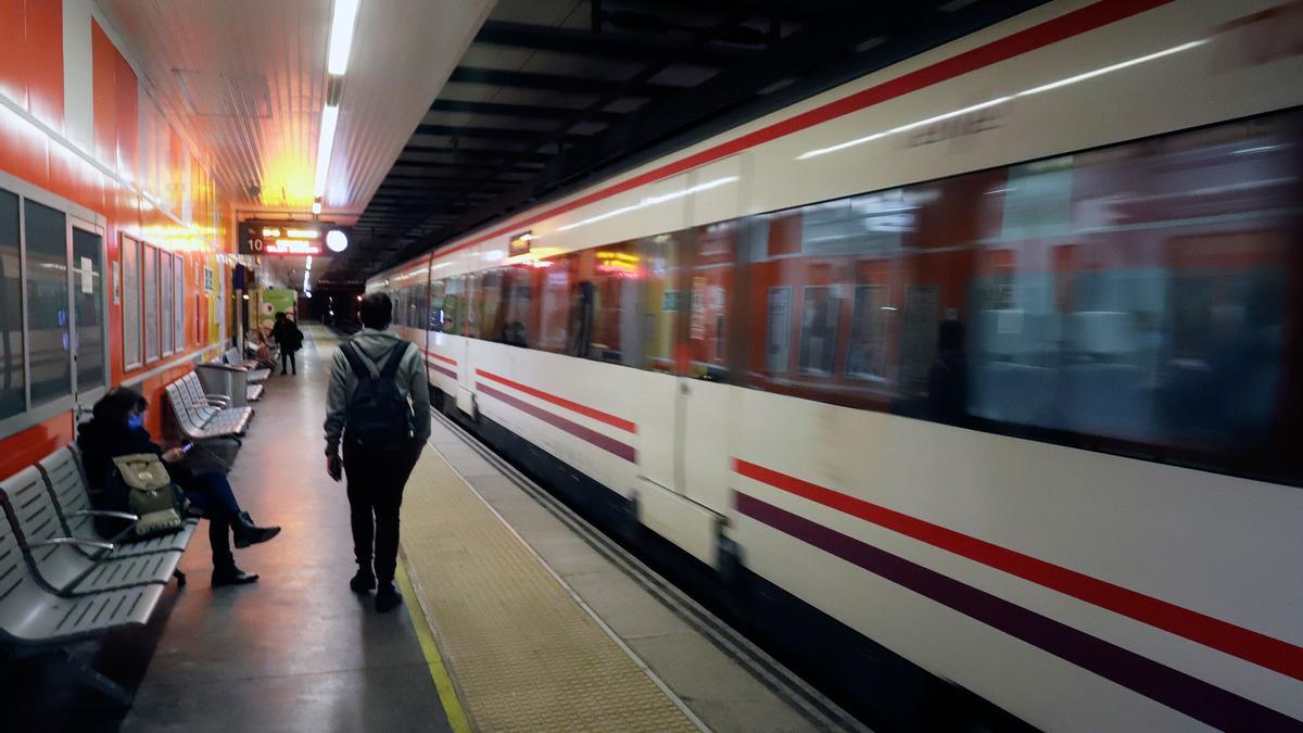 El Cercanías en la estación Málaga María Zambrano.