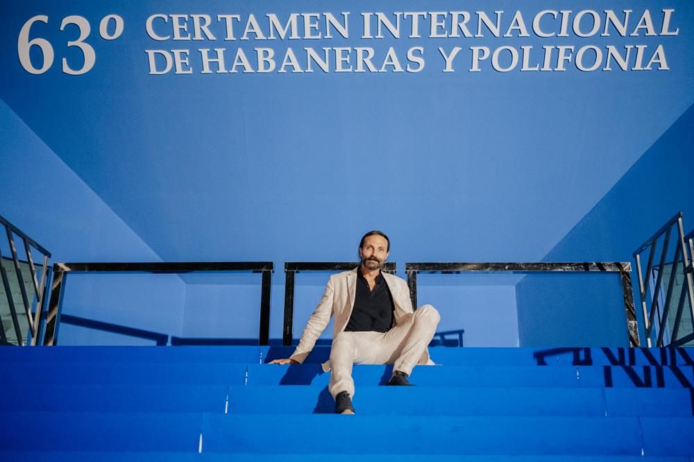 La participación de los coros locales protagonizó la gala de clausura del Certamen Internacional de Habaneras y Polifonía de Torrevieja