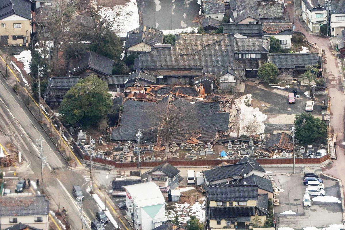 48 muertos y 46.000 evacuados tras un terremoto de 7,6 en Japón