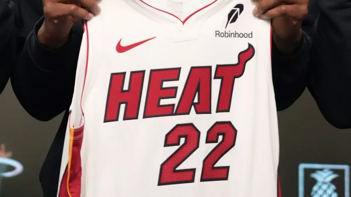 Un exempleado de los Heat se declara culpable del robo de 400 camisetas usadas en los partidos