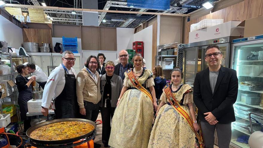 Sueca encuentra en Fitur un escaparate para las semifinales del concurso internacional de paella
