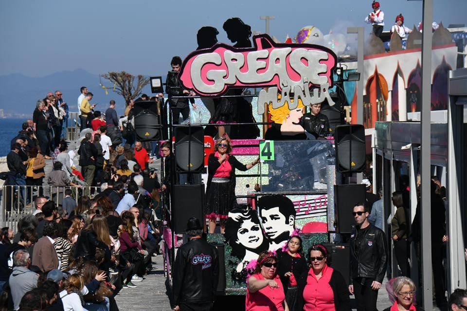L'Escala s'omple de colors en una espectacular rua de carnaval