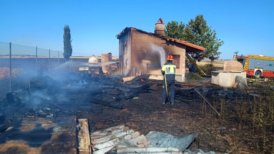 Controlado el incendio que ha puesto en vilo a los vecinos de Valcabado durante la tarde del martes