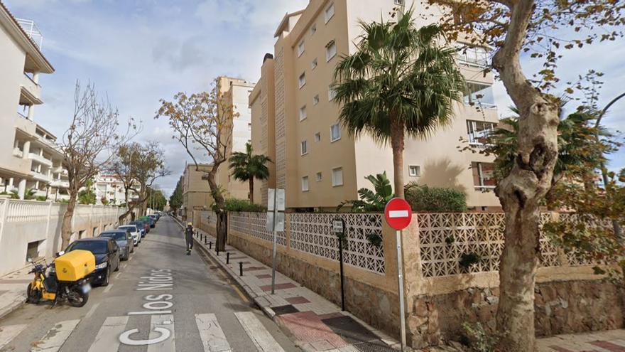 Muere un hombre en Torremolinos tras quedar atrapado entre un coche y la pared