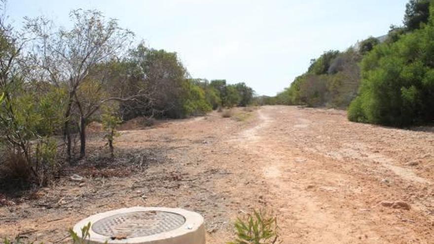 Imagen de las zonas verdes y parcelas para equipamientos deportivos sin ejecutar en Torreblanca.