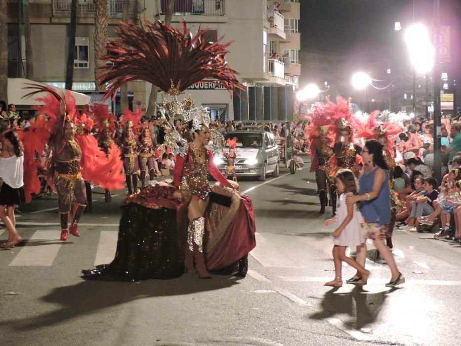 La bahía de Águilas se transforma en un gran teatro en su Carnaval de verano