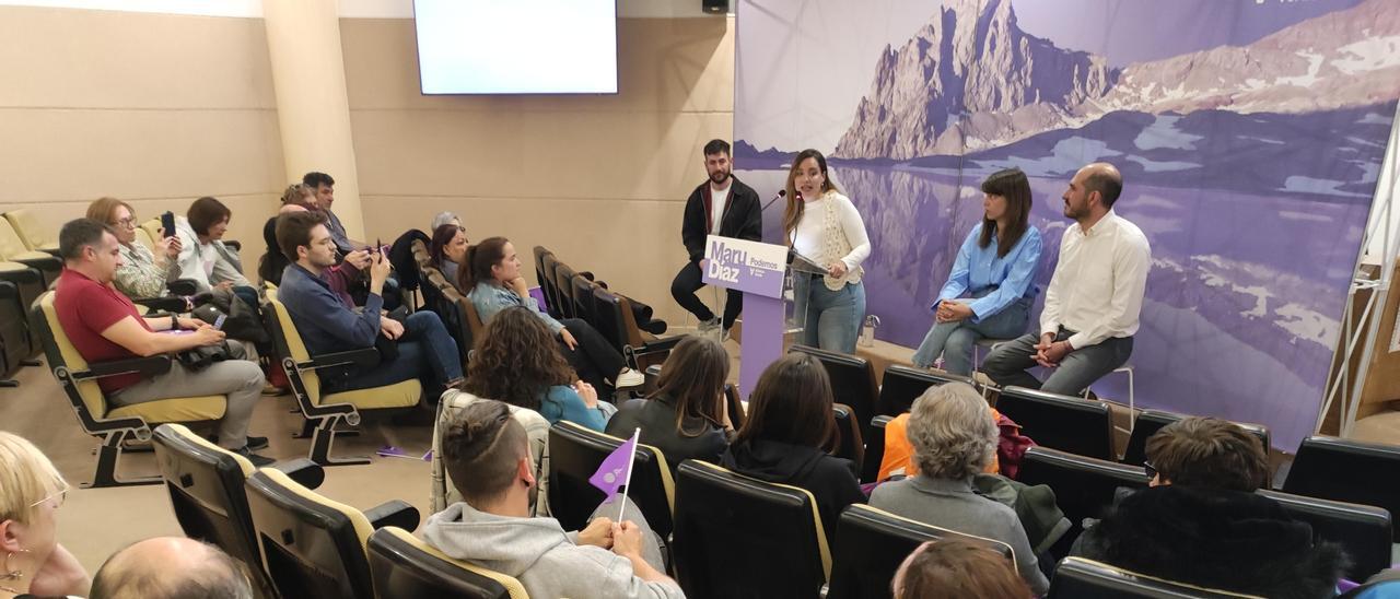 Maru Díaz  interviene en el mitin de Podemos en Teruel, este viernes.