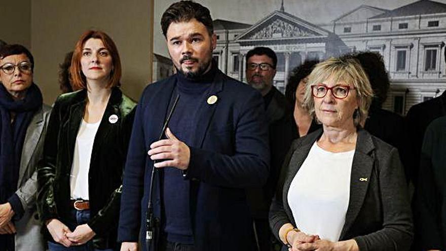 Rufián, amb la diputada per Girona Montse Bassa, Carolina Telachea i Mirella Cortés.