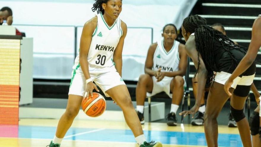 Victoria Reynolds, jugando con la selección de Kenia.