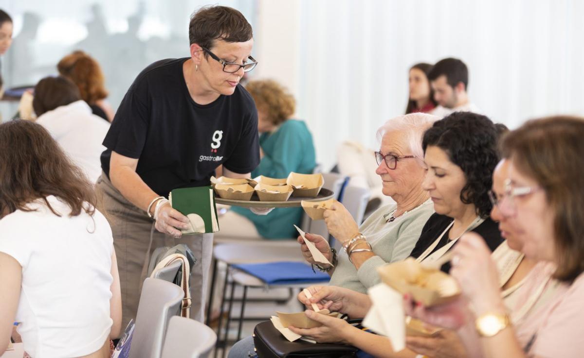 Público en Gastrollar 2025 durante un «showcooking»