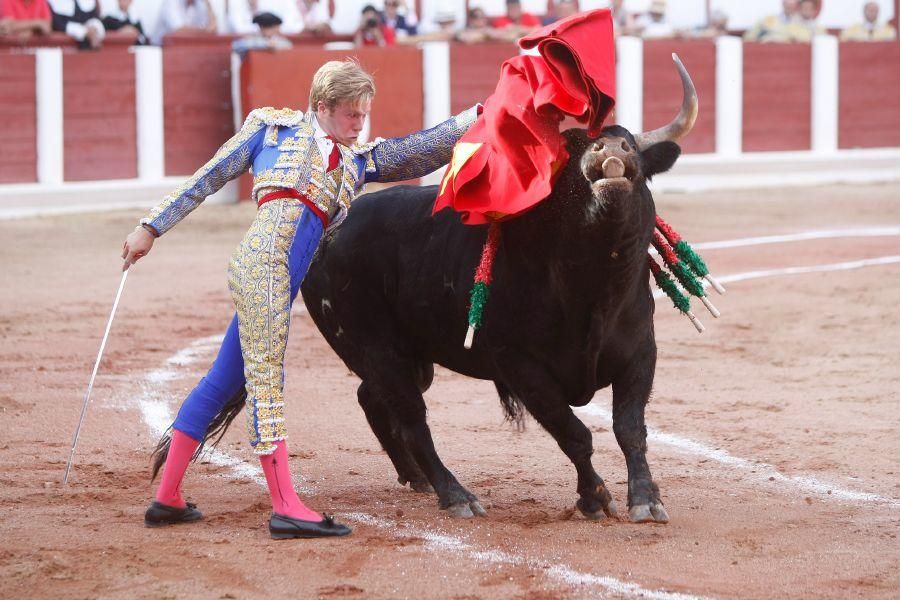 Toros en San Pedro: Cayetano, por la puerta grande