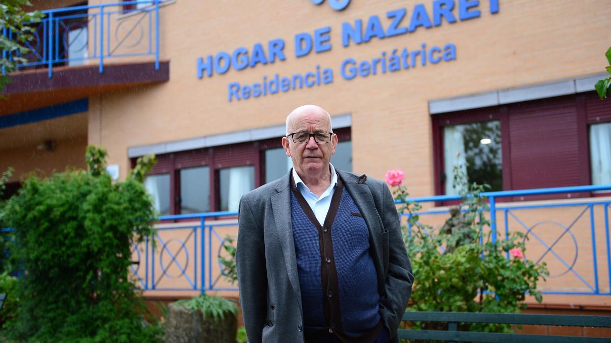 Pablo Vicente, ante el hogar de Nazaret.