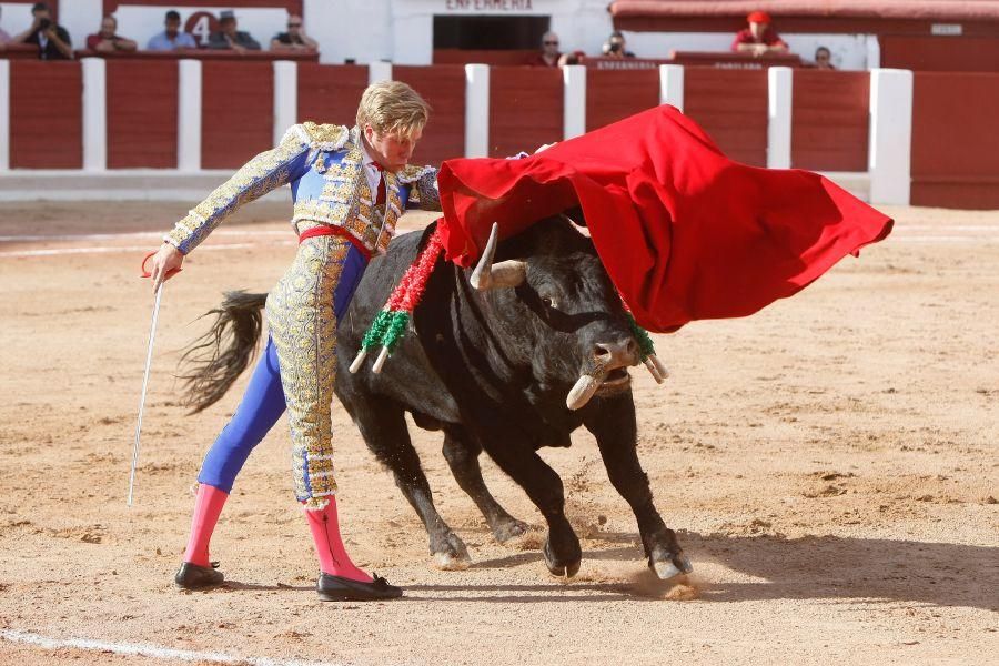 Toros en San Pedro: Cayetano, por la puerta grande