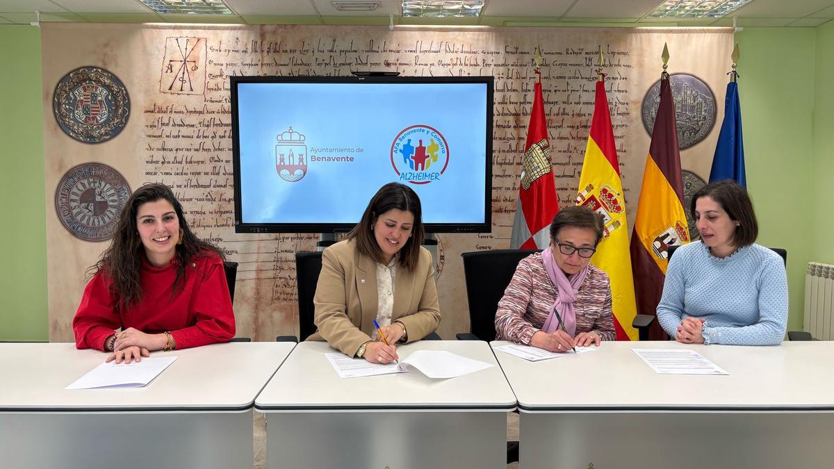 Firma del convenio entre AFA y el Ayuntamiento de Benavente.