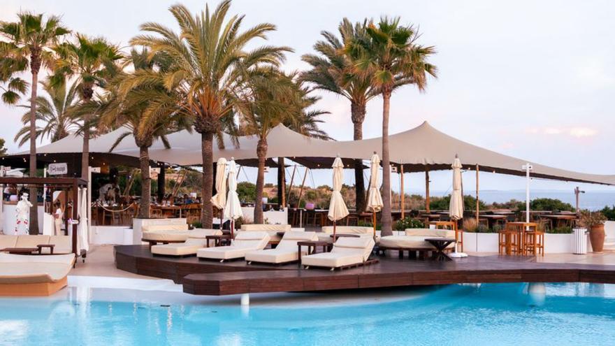 La piscina del hotel Destino Pacha Ibiza. | | ADOLF COMES