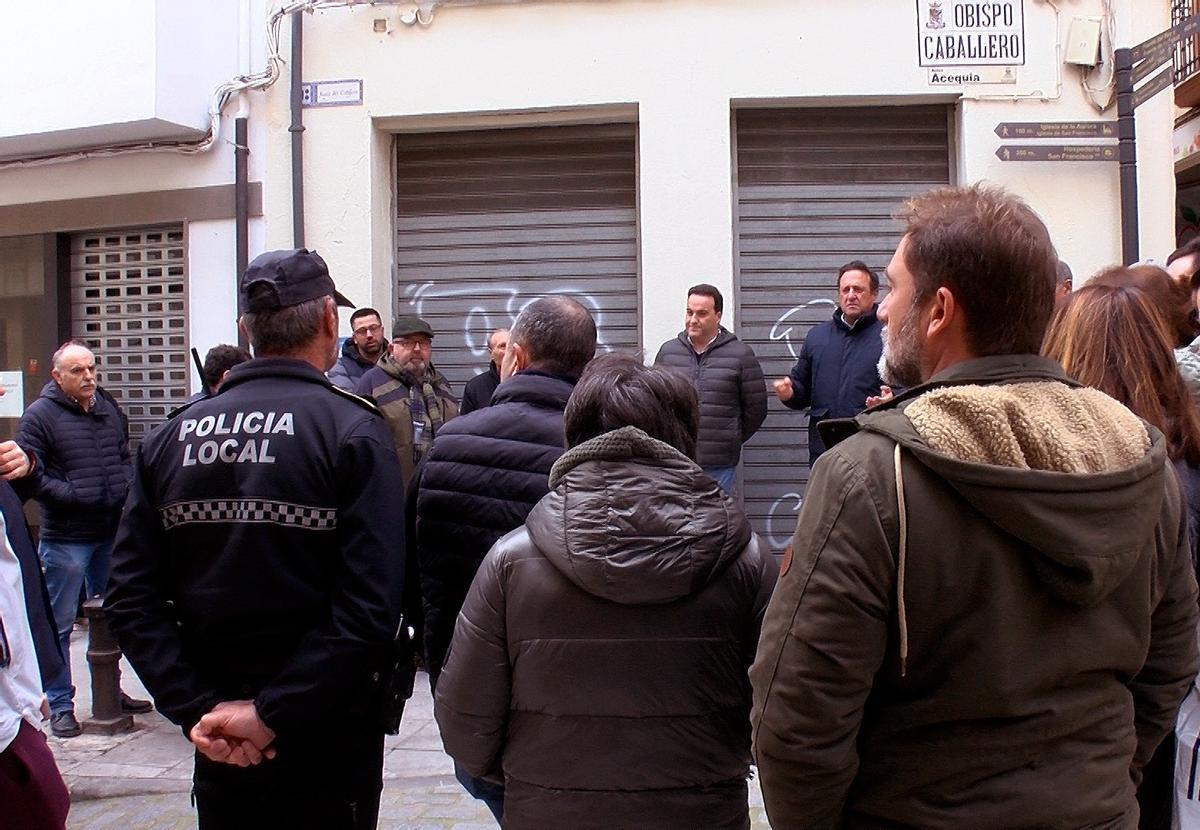 Encuentro entre el alcalde de Priego y los vecinos este viernes.