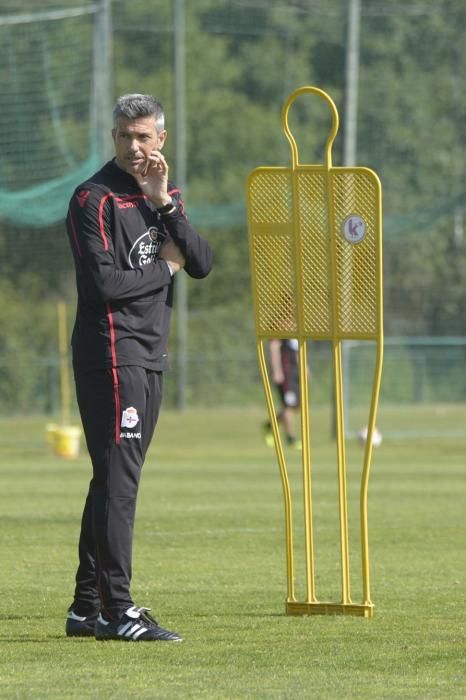 El entrenador del Deportivo, José Luis Martí, destacó que mañana al Zaragoza deberán "quitarle el balón" para tener posibilidades de regresar con una victoria de La Romareda.