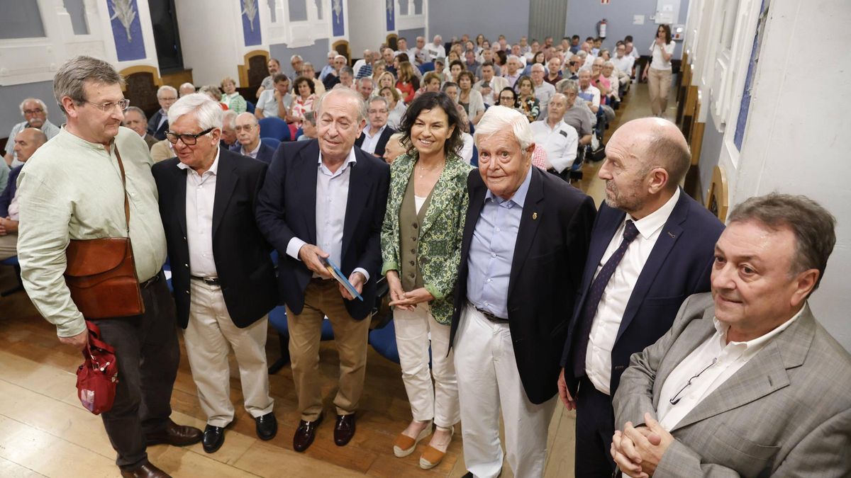 Nicolás Redondo, en su cita en el Foro Jovellanos en Gijón: "Los partidos son para servir, no una religión" (en imágenes)