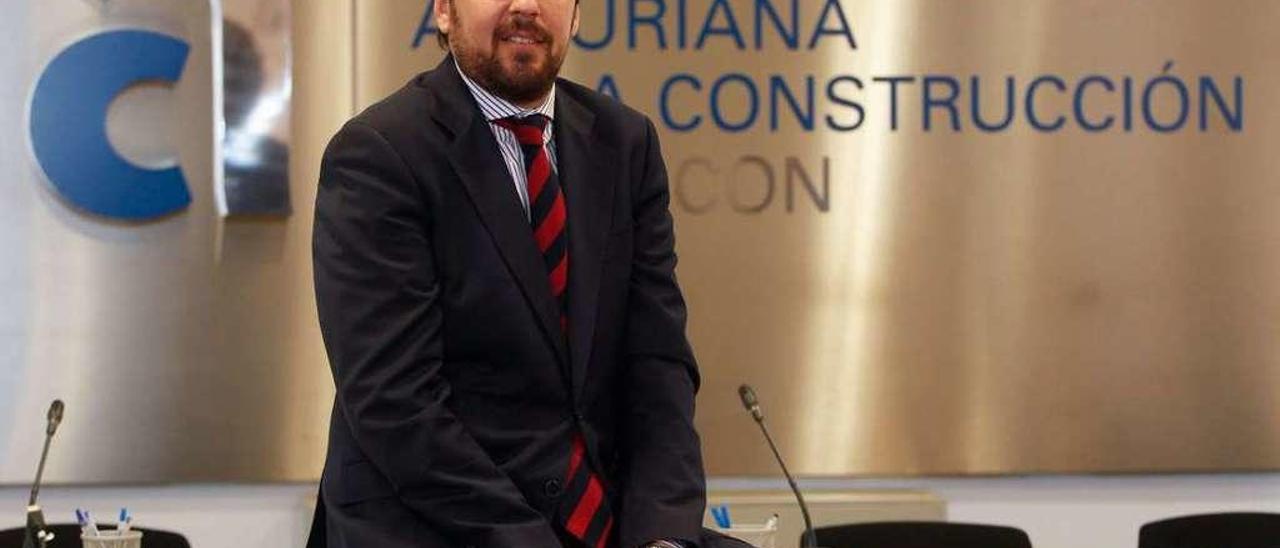 Ramón Montero, en la sala de juntas de CAC-Asprocon, en Oviedo.