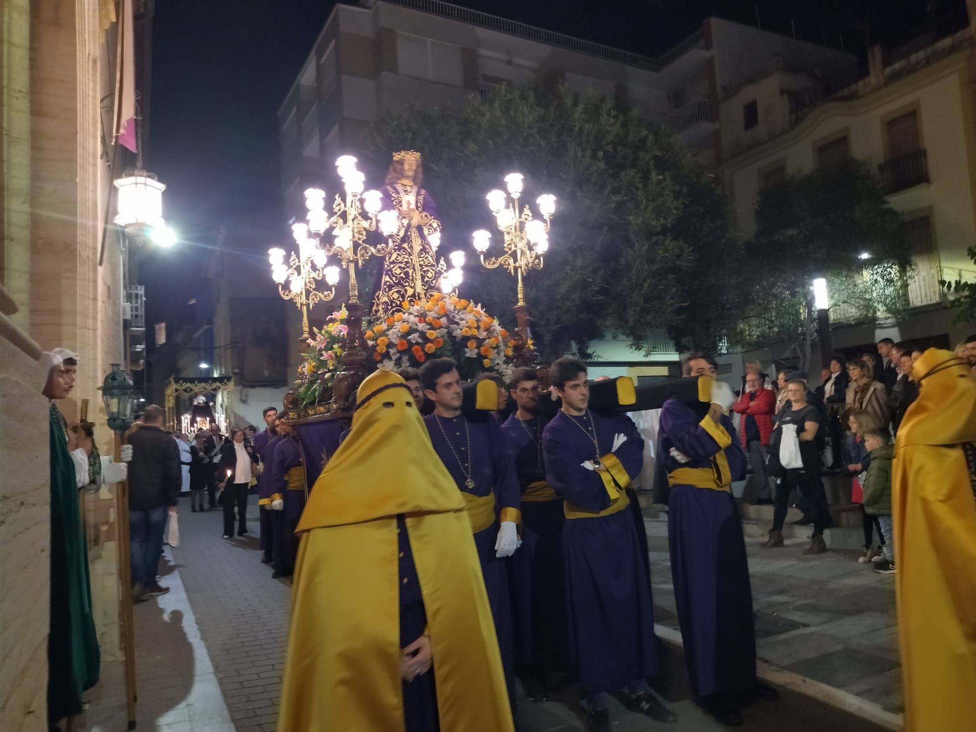 Devoción en Pego en la procesión de la Pasión de Jesús