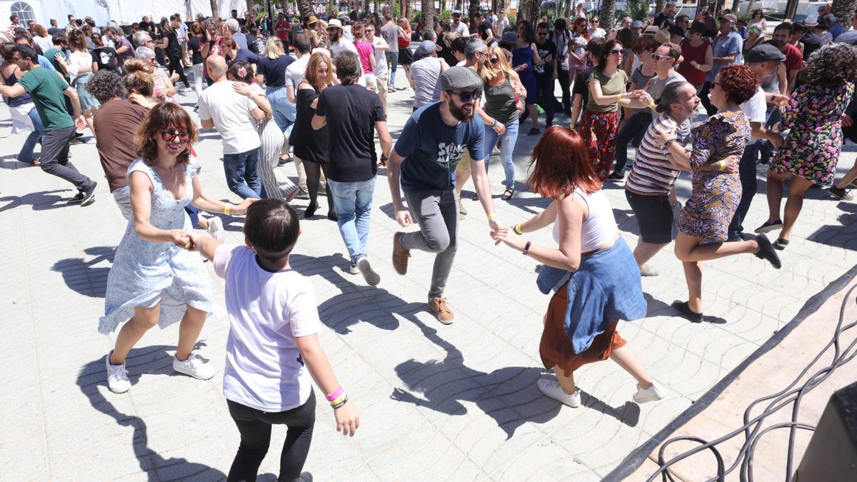 Baile en la edición de 2019 del Ibiza Swing Fun Festival