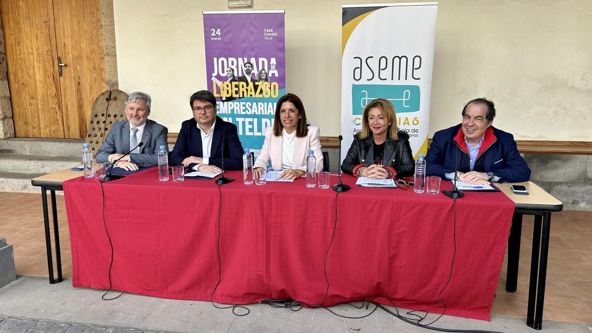 De izquierda a derecha, Ramón Redondo, Juan Manuel Gabella, Carmen Hernández, Lidia Monzón y Juan Carlos Cubeiro.