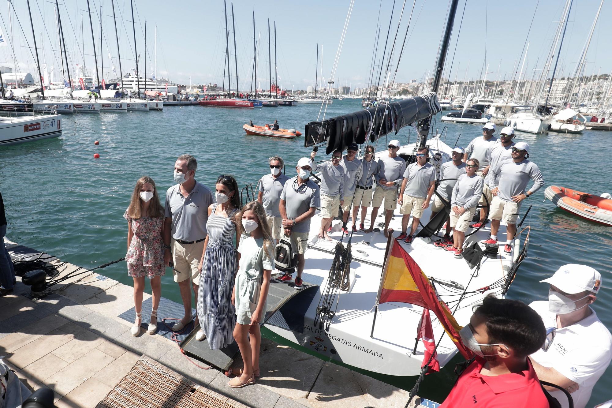 La Familia Real rinde homenaje a Joan Cardona en el Club Náutico de Palma