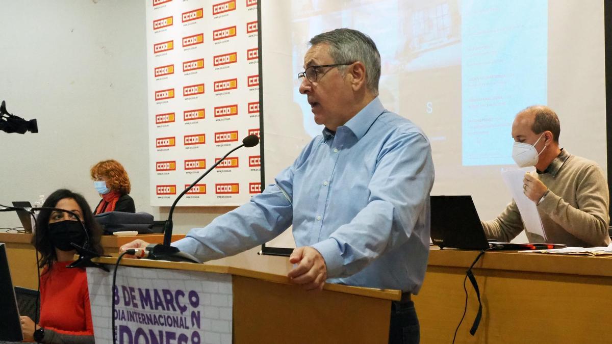 Aturo León, en una reciente reunión del sindicato