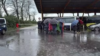 Santiago encara un nuevo día sin autobuses urbanos en pleno temporal