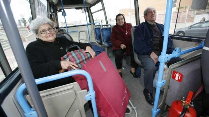 Los incrementos del bonobús y las restricciones al bono oro afectarán a los usuarios del transporte público.