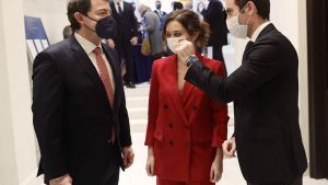 Ayuso i Egea escenifiquen la pau amb una foto junts després de mesos de crisi interna