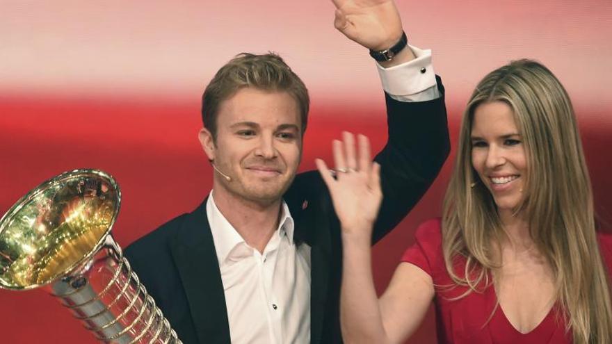 Rosberg, junto a su pareja,  Vivian Sibold