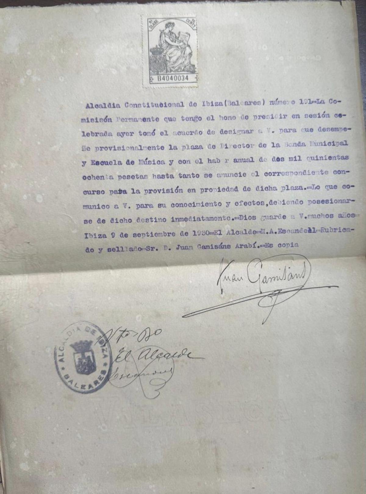 La primera imatge és el nomenament de Joan Gamisans com a director provisional de la banda municipal i l’Escola de música. Les dos següents corresponen a l’escrit del batle de Sant Joan de Labritja informant al d’Eivissa sobre l’institut local Santa Maria d’Eivissa. / Arxiu Històric d’Eivissa i Formentera (AHEiF)