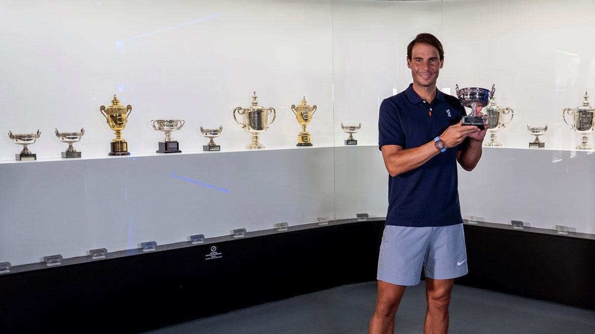 El tenista de Manacor, Rafael Nadal, añadió el decimotercer trofeo de Roland Garros a la vitrina de su museo. 