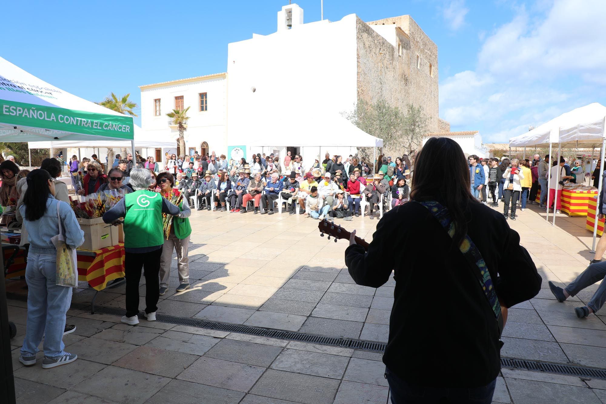 Todas las imágenes del día de Sant Jordi 2024 en Formentera