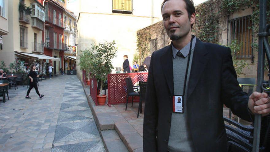 Javier Peinado Huertas, el pasado jueves delante de la sede del Museo Picasso Málaga, donde trabaja desde hace nueve años.