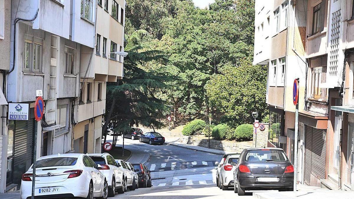 Calle Vista Alegre, con el parque de Santa Margarita al fondo.