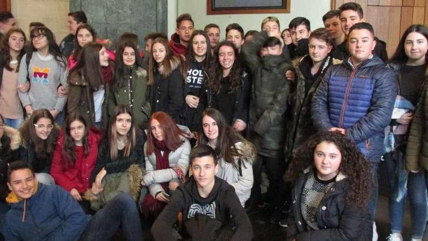 Los jóvenes de Ribadesella viven una jornada cultural en Gijón