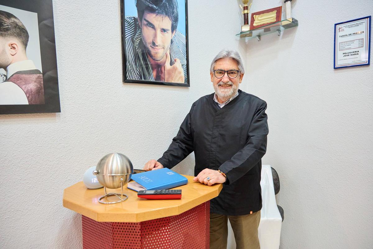 Fotogalería | José María, el peluquero de Cáceres, se jubila