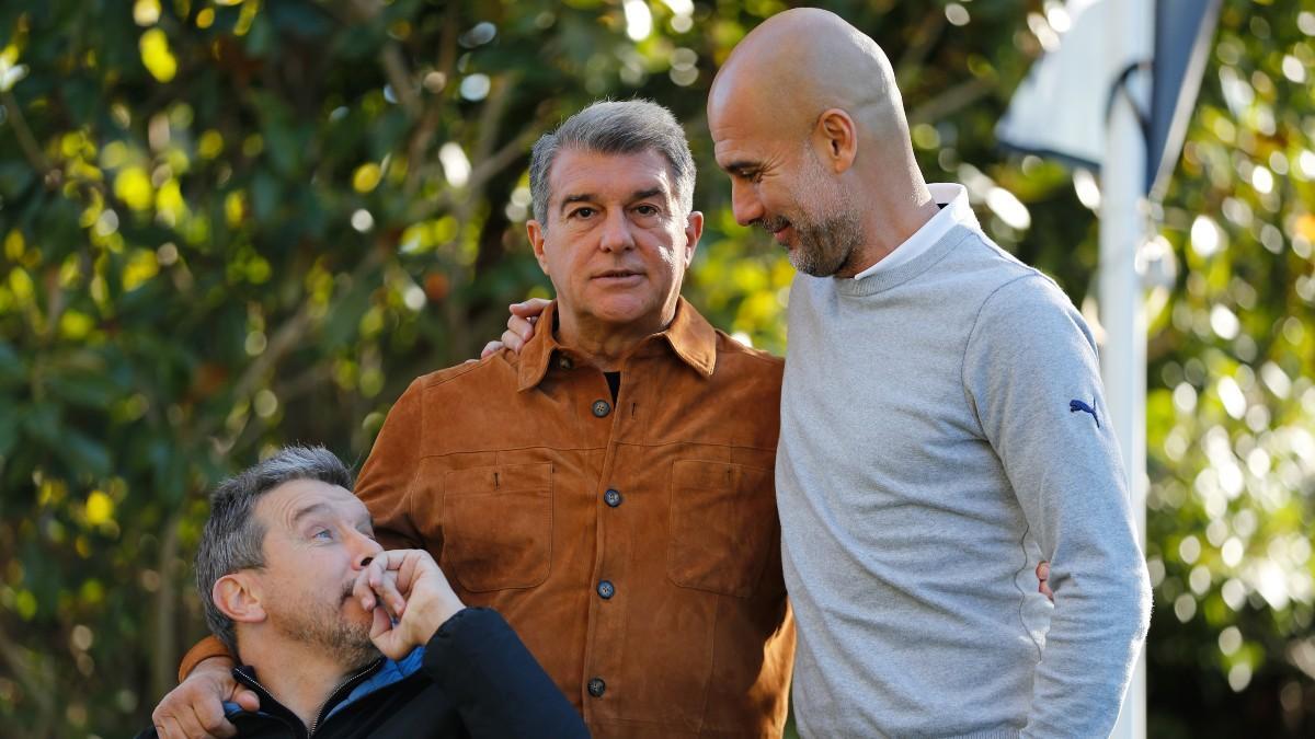 Joan Laporta y Pep Guardiola, junto a Juan Carlos Unzué