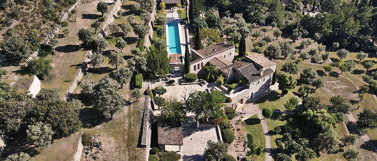 Oso especificación Lanzamiento Los Birkenstock compran una casa en Andratx por 16 millones - Diario de  Mallorca
