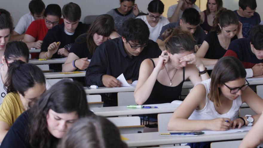 Estudiants en una prova de selectivitat