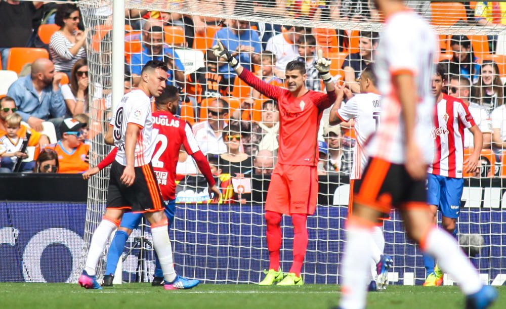 El partido entre el Valencia y el Sporting, en imágenes